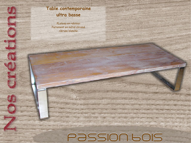 Table contemporaine ultra basse en robinier